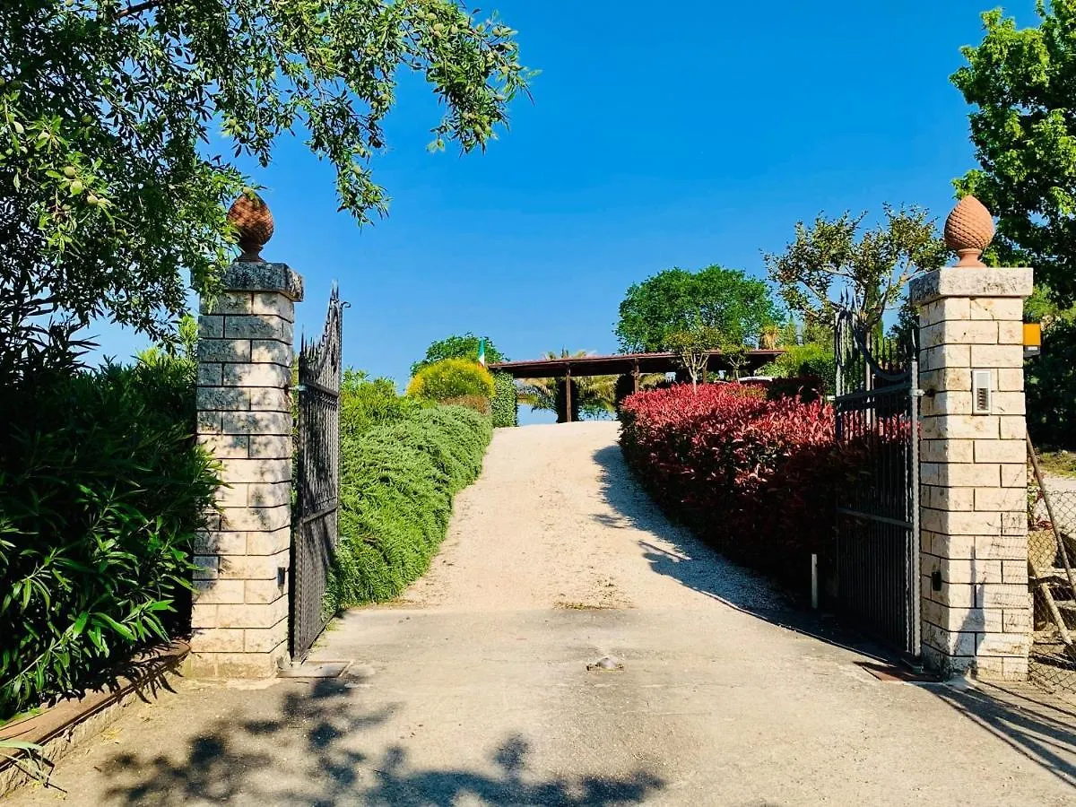 8380 Agriturismo L'Oleandro مونتيميرانو مزرعة للإقامة